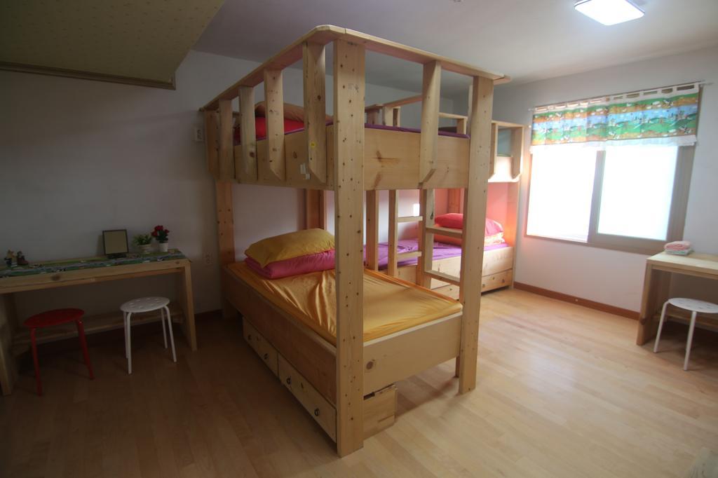 Tongyeong One Guesthouse Bagian luar foto
